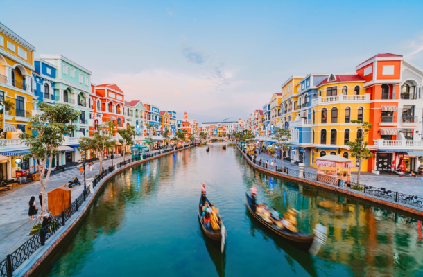 粉色城堡~珍珠水陸樂園(海龜水族館、摩天輪、六大主題樂園、水幕投影燈光秀)→大世界海鮮風味餐
