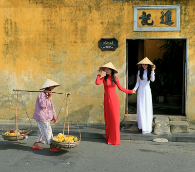享受早晨時光→米其林入選越式春捲→漫步會安古鎮→穿越時空~會安印象秀