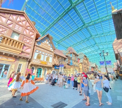 珍珠奇幻樂園 (粉色夢幻城堡、摩天輪、巨型海龜水族館、美人魚秀)→越南家常料理