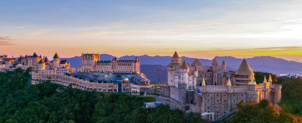 巴拿山太陽世界(小法國山城、空中花園、纜車體驗、室內遊戲區、園內自助午餐)→小朋友最愛~義大利麵→山茶夜市