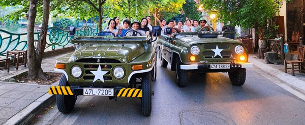 復古皮卡吉普車(火車咖啡街、城市觀光拍照去)→前往下龍市→五星飯店自由時間(兩座泳池、健身房、小孩俱樂部)→海鮮風味餐