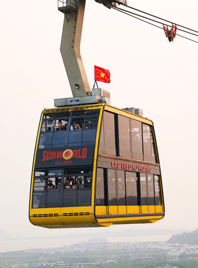 下龍太陽世界~皇后雙層纜車、太陽之眼摩天輪、龍之樂園(雲霄飛車、旋轉鞦韆、兒童專區)→下龍道地風味餐