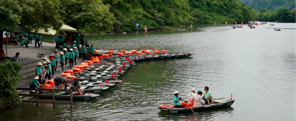 陸龍灣~長安生態保護區竹筏船→東南亞最大寺廟~白亭寺→越南必吃(香茅烤肉捲+特色米線)