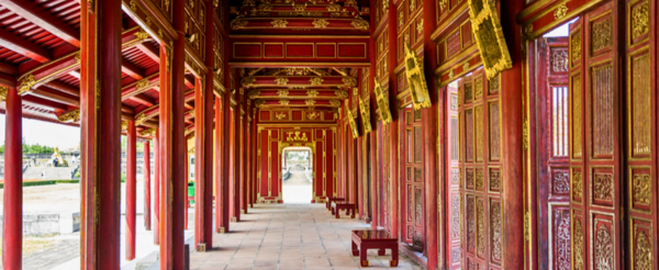 人力三輪車漫遊古城→順化皇城(午門、太和殿、建中殿)→法越創意料理→五星Azerai渡假村內午後時光五星Azerai渡假村午後時光→順化風味餐→夜遊步行街