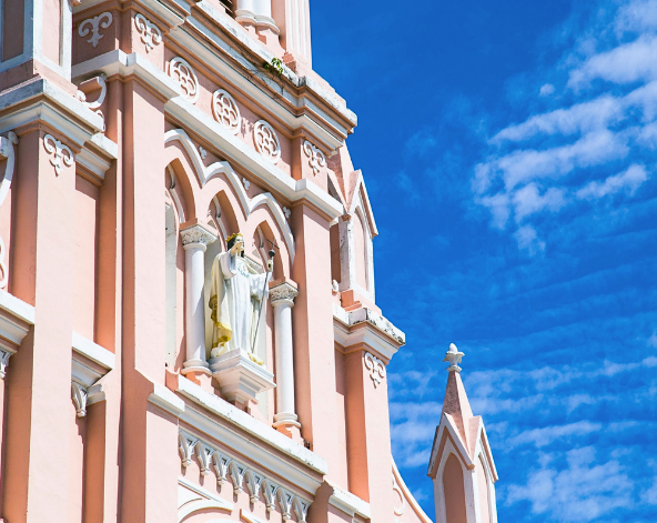 享受早晨時光→質感窯烤義式餐廳→粉紅教堂&漢市場→泳池別墅check in→渡假村內招牌按摩80分鐘→米其林入選海鮮餐廳