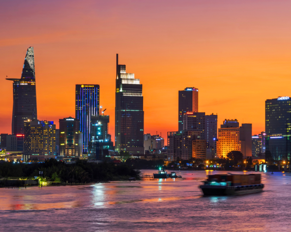 台北→胡志明→越南必吃(甘蔗烤肉串+特色米線)→獨立宮→戰爭遺跡博物館→粉紅教堂→魚池咖啡廳(現點現付、無指定座位)→西貢河夜景遊河晚餐