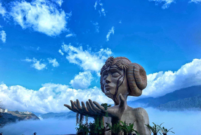 享用輕食早餐→貓貓村Cat Cat Village苗族部落(瀑布、水車、傳統建築)(可自行租借體驗苗族服飾)→INS必拍莫阿納Moana Sapa→越式鮭魚火鍋