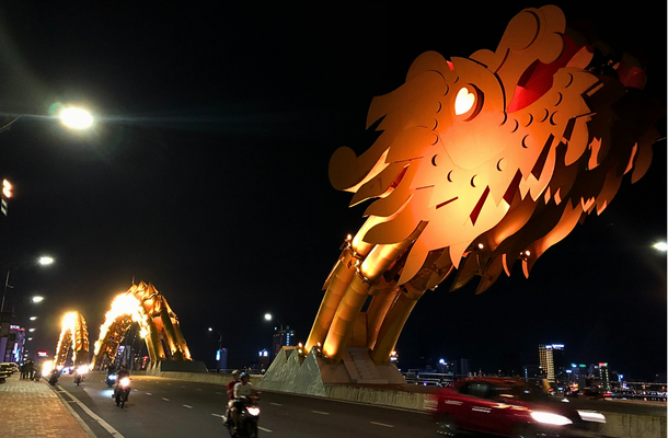 下龍灣船宿旅行(晨間太極、驚訝!鐘乳石洞)→河內內排機場→峴港→活海鮮餐廳