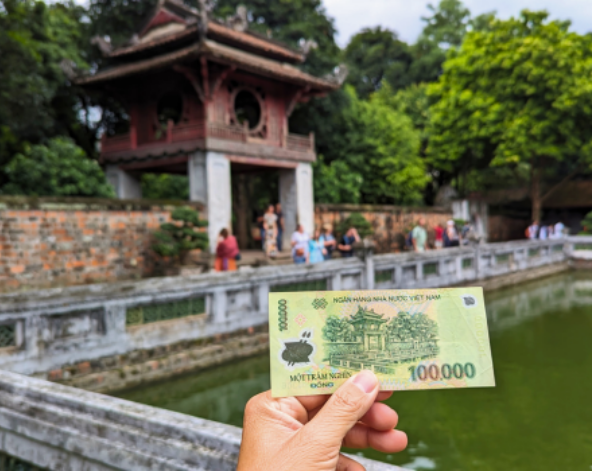 台北→河內→舒壓按摩60分鐘→煎魚風味餐→市區觀光(文廟國子監、還劍湖、巴亭廣場、一柱寺、昇龍皇城)→歐巴馬碳烤豬肉米線