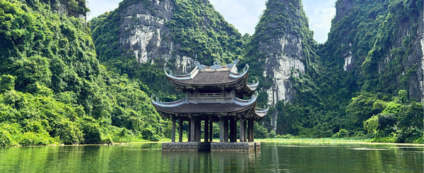 陸龍灣 (長安生態保護區~乘坐特色竹筏遊船、華閭古鎮、臥龍山俯瞰三谷平原)→煎魚風味餐