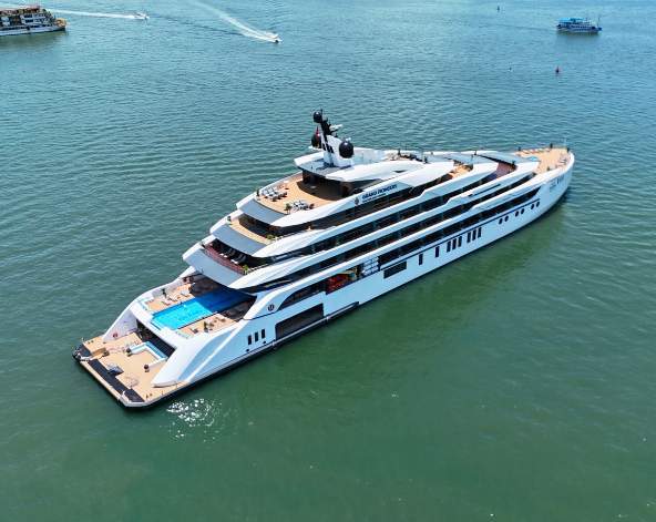 六星Grand Pioneer大先鋒號郵輪(晨間太極、天井洞、獨木舟、早午餐)→專車前往河內機場→台北