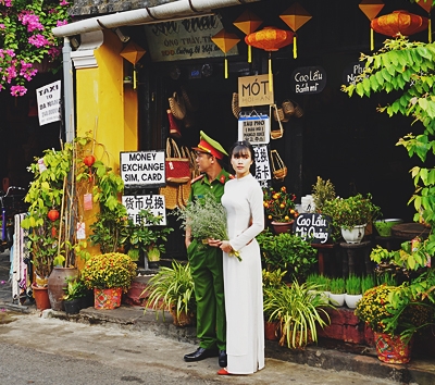 悠閒享用早餐→粉紅大教堂→GO超市&Con市場逛街→會安古鎮漫步(可租奧黛拍美照唷)→古宅咖啡廳(現點現付)→五星新世界渡假村內晚餐