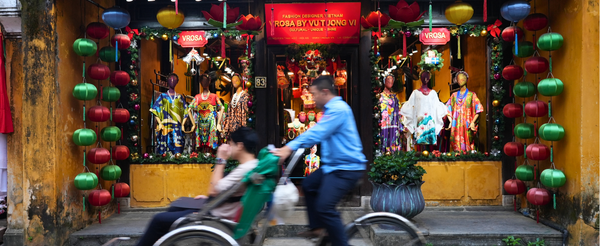 悠閒享用早餐→粉紅大教堂→GO超市&Con市場逛街→會安古鎮漫步(可租奧黛拍美照唷)→古宅咖啡廳(現點現付)→五星新世界渡假村內晚餐