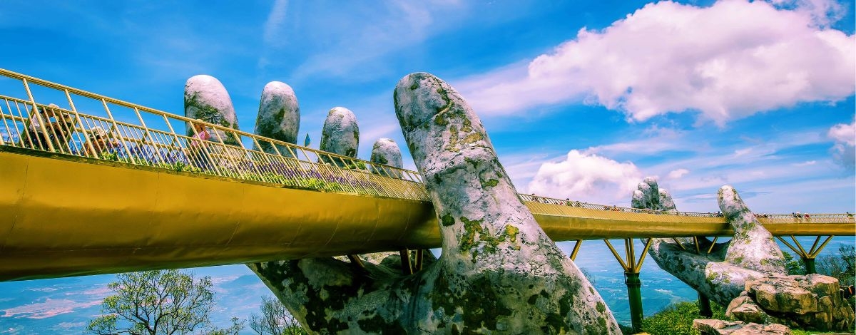 法式山城 - 巴拿山(黃金佛手橋、歐式花園、登山纜車、歐式童話小鎮)→活海鮮餐廳