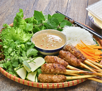 台北→胡志明→越南必吃(香茅烤肉捲+特色米線)→法式建築巡禮(西貢郵政局、書街、歌劇院、市政廳、阮惠街、咖啡公寓)→西貢河遊船三道式晚餐&Live Music