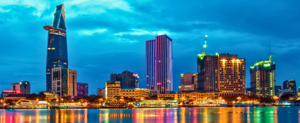 台北→胡志明→越南必吃(香茅烤肉捲+特色米線)→法式建築巡禮(西貢郵政局、書街、歌劇院、市政廳、阮惠街、咖啡公寓)→西貢河遊船三道式晚餐&Live Music