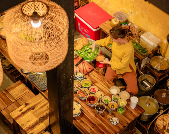 Lang Cui Lu藝術村(多項手作課可自費安排)→輕食午餐→世界文化遺產~會安古鎮→會安遊河+水燈祈福→古鎮風味餐
