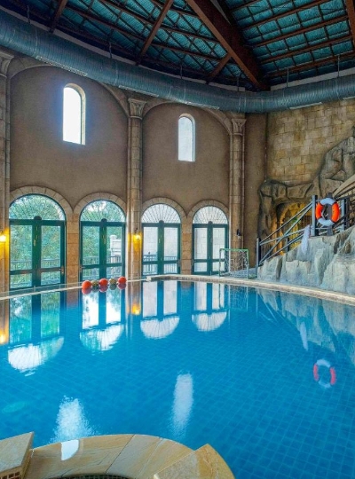 巴拿山→法國村美居酒店CHECK IN→巴拿山太陽世界(小法國山城/空中花園/靈應寺/纜車)→酒店內享用晚餐