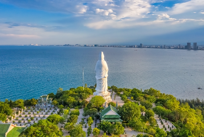 悠閒享用早餐&自由活動→粉紅教堂→越南麵包→山茶半島→山茶半島異國風海景下午茶→機場→台北