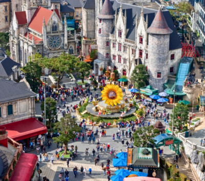 巴拿山太陽世界(小法國山城、Fantasy Park奇幻樂園、黃金佛手橋、靈應寺、纜車、園內自助午餐)→澎派海鮮火鍋→山茶夜市