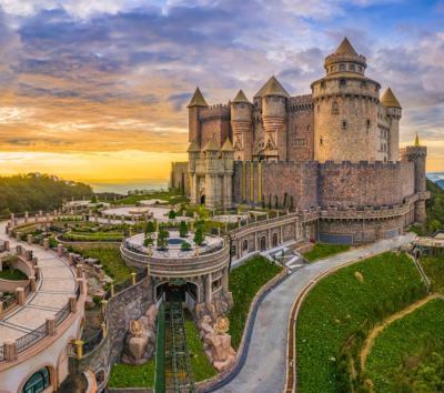 巴拿山法式山城(黃金佛手橋、歐式花園、百年酒窖、歐式童話小鎮、園內自助午餐)→韓式燒烤吃到飽