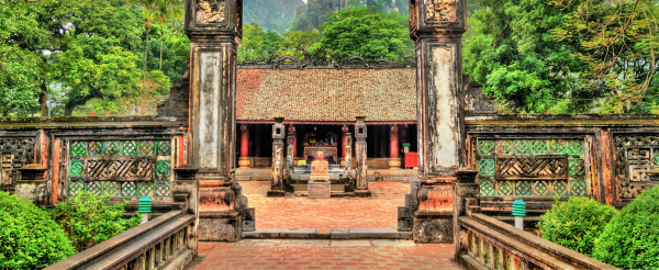 陸龍灣 (長安生態保護區~乘坐特色竹筏遊船、華閭古鎮、臥龍山俯瞰三谷平原)→三十六古街自由散策