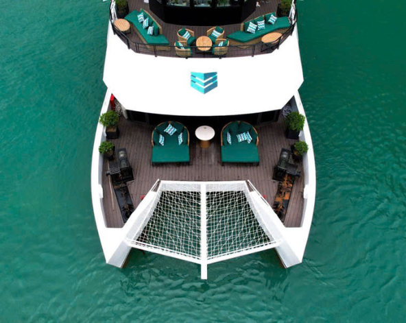 郵輪公司接送→Catamaran雙體船~蘭夏灣一日遊(水上溜滑梯、獨木舟、黑白洞穴、越式廚藝教室、下午茶)→渡假村內晚餐