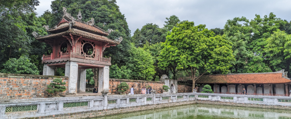 台北→河內→河內花園小餐館→千年歷史~昇龍皇城→乘坐復古皮卡吉普車看日落~遊河內古城