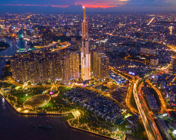 檳城市場→米其林入選越式風味餐→戰爭遺跡博物館→越共咖啡下午茶(含一杯飲品)→越式精油熱石按摩75分鐘→Landmark81百貨公司自由逛街→75樓高空夜景酒吧(含調酒一杯)