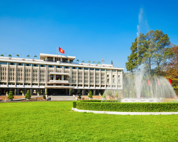 台北→胡志明→越南必吃(甘蔗烤肉串+特色米線)→獨立宮→戰爭遺跡博物館→粉紅教堂→魚池咖啡廳(現點現付、無指定座位)→西貢河夜景遊河晚餐