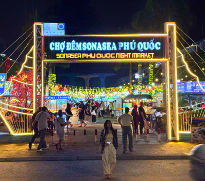 五星 Dusit 海灘渡假村內自由享樂(泳池、健身房、白沙灘)→Wellness按摩90分鐘→懶骨頭沙灘俱樂部(含新鮮果汁一杯)→海鮮先生→小區夜市