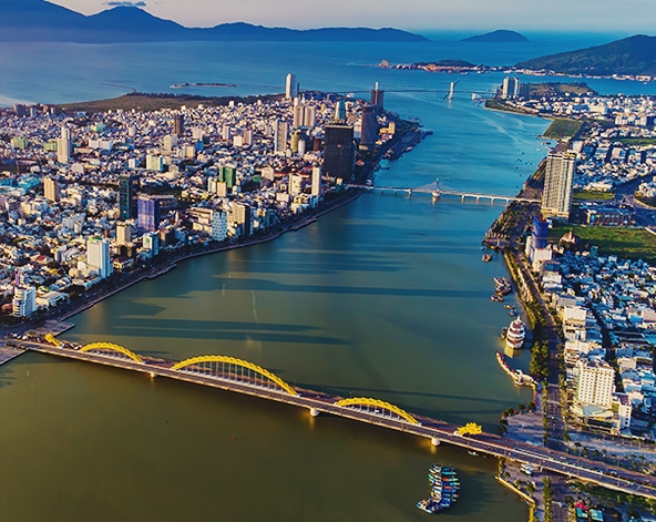 台北→峴港→海鮮風味餐 (若搭乘早班機抵達，推薦可加價安排越式洗頭或按摩哦)