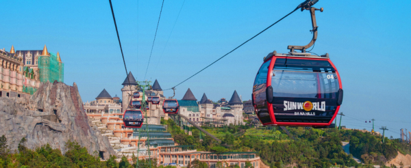 巴拿山法式山城(黃金佛手橋、歐式花園、百年酒窖、歐式童話小鎮、園內自助午餐)→韓式燒烤吃到飽